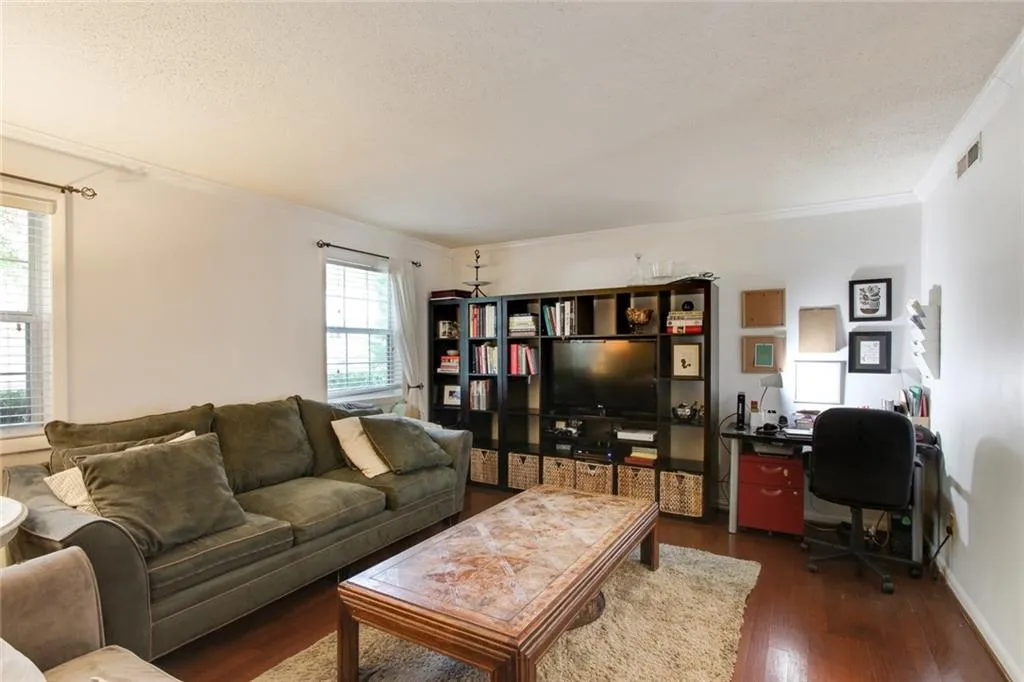 6900 Roswell Road Unit D1, Atlanta, Georgia 30328, 3 Bedrooms Bedrooms, ,2 BathroomsBathrooms,Residential,Sold,6900 Roswell Road Unit D1,6905499