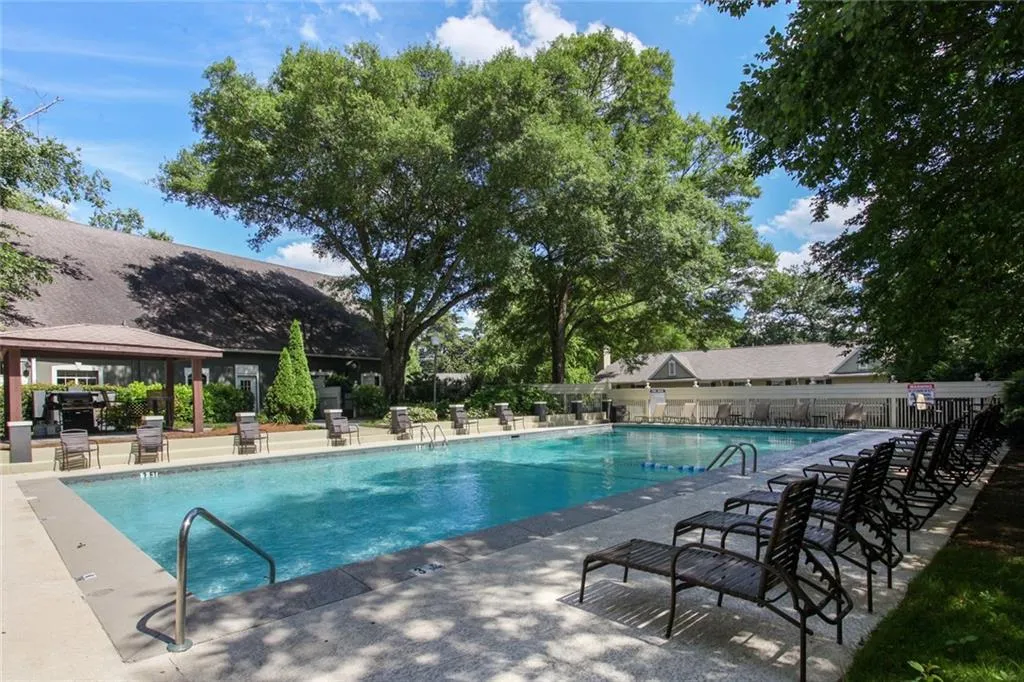 6900 Roswell Road Unit D1, Atlanta, Georgia 30328, 3 Bedrooms Bedrooms, ,2 BathroomsBathrooms,Residential,Sold,6900 Roswell Road Unit D1,6905499