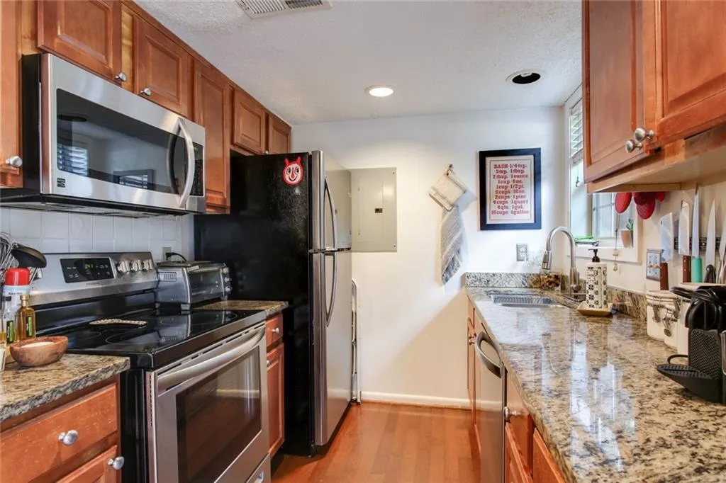 6900 Roswell Road Unit D1, Atlanta, Georgia 30328, 3 Bedrooms Bedrooms, ,2 BathroomsBathrooms,Residential,Sold,6900 Roswell Road Unit D1,6905499