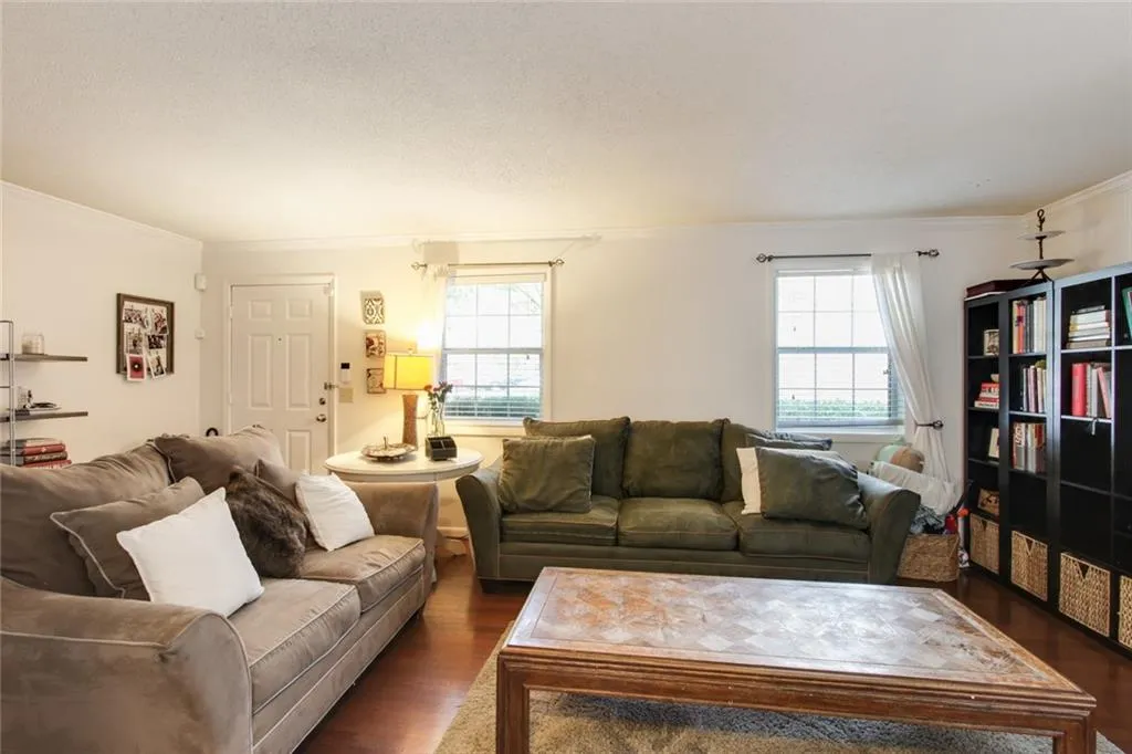 6900 Roswell Road Unit D1, Atlanta, Georgia 30328, 3 Bedrooms Bedrooms, ,2 BathroomsBathrooms,Residential,Sold,6900 Roswell Road Unit D1,6905499