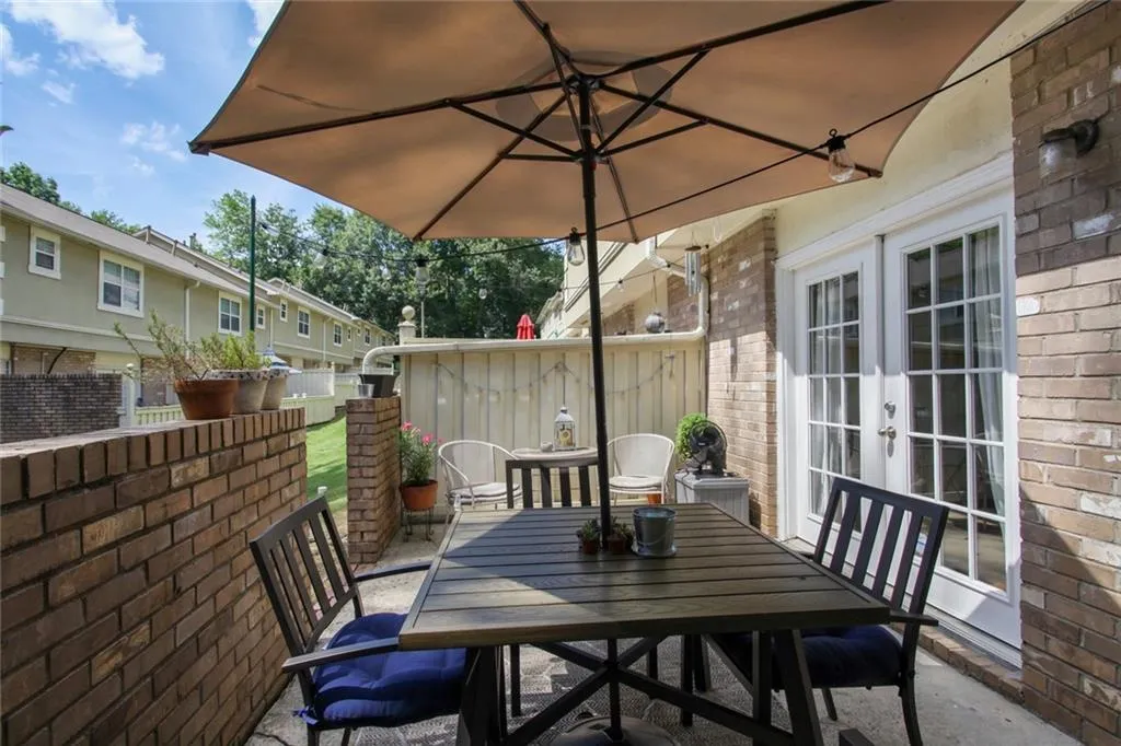 6900 Roswell Road Unit D1, Atlanta, Georgia 30328, 3 Bedrooms Bedrooms, ,2 BathroomsBathrooms,Residential,Sold,6900 Roswell Road Unit D1,6905499