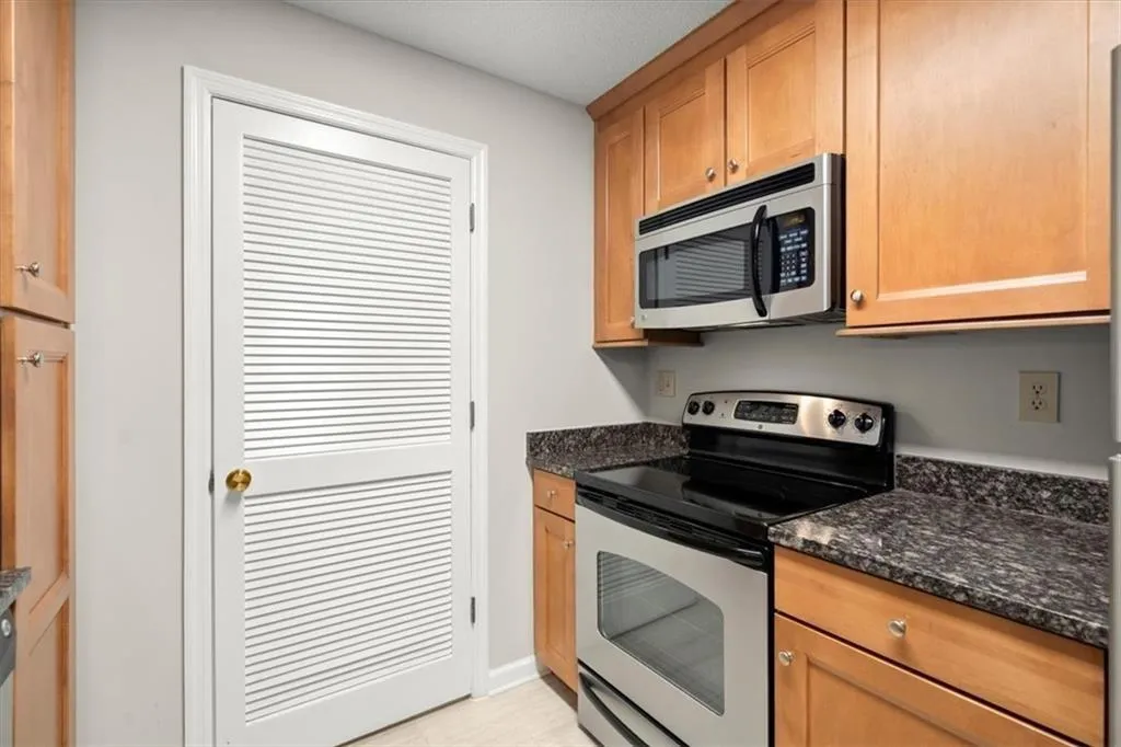 534 Granville Court, Atlanta, Georgia 30328, 1 Bedroom Bedrooms, ,1 BathroomBathrooms,Residential,For Sale,534 Granville Court,7646027