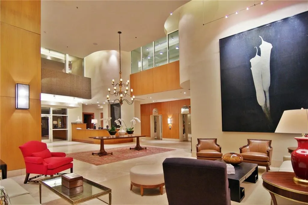 2881 Peachtree Road Ne Unit 702, Atlanta, Georgia 30305, 2 Bedrooms Bedrooms, ,2 BathroomsBathrooms,Residential,Sold,2881 Peachtree Road Ne Unit 702,5748883