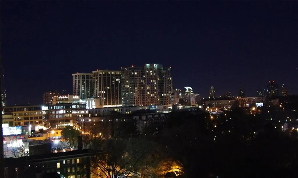 2881 Peachtree Road Ne Unit 702, Atlanta, Georgia 30305, 2 Bedrooms Bedrooms, ,2 BathroomsBathrooms,Residential,Sold,2881 Peachtree Road Ne Unit 702,5748883