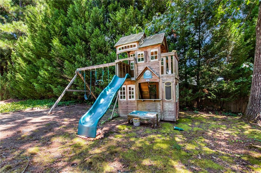 5825 De Claire Court, Atlanta, Georgia 30328, 7 Bedrooms Bedrooms, ,4 BathroomsBathrooms,Residential,Sold,5825 De Claire Court,7262891