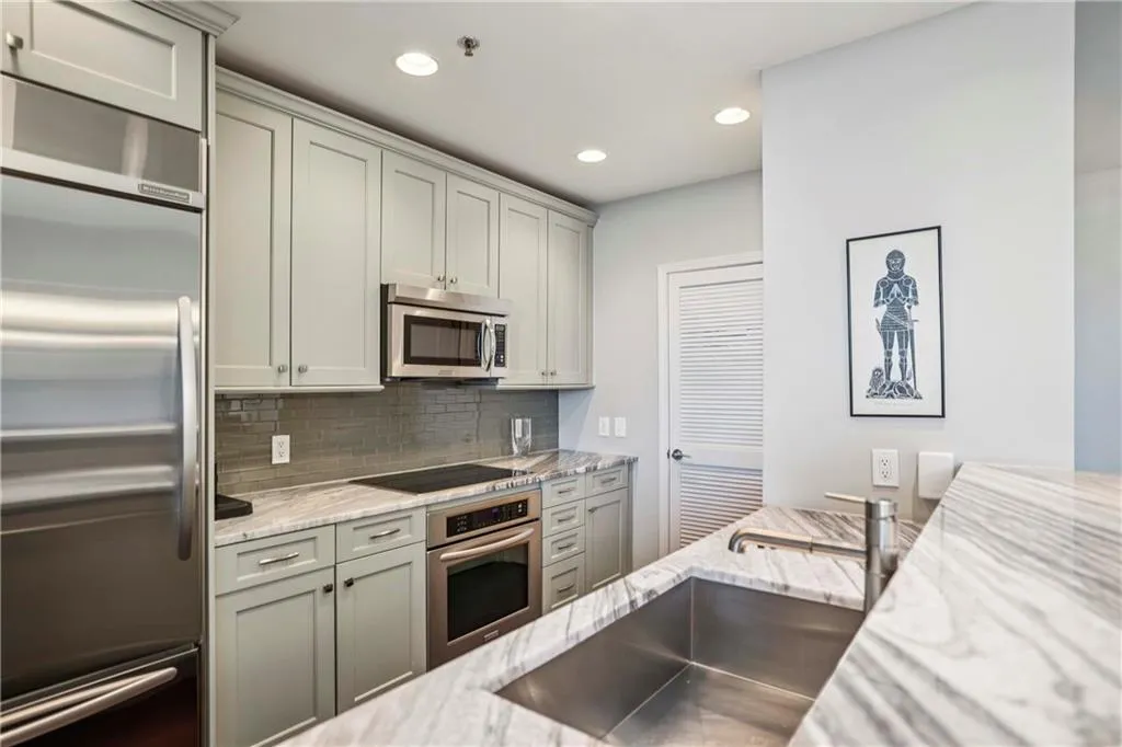2795 Peachtree Road Ne Unit 2106, Atlanta, Georgia 30305, 3 Bedrooms Bedrooms, ,3 BathroomsBathrooms,Residential,For Sale,2795 Peachtree Road Ne Unit 2106,7667489