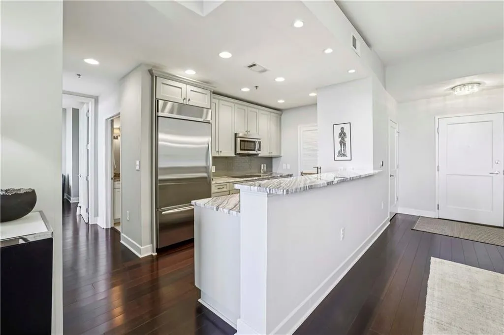 2795 Peachtree Road Ne Unit 2106, Atlanta, Georgia 30305, 3 Bedrooms Bedrooms, ,3 BathroomsBathrooms,Residential,For Sale,2795 Peachtree Road Ne Unit 2106,7667489