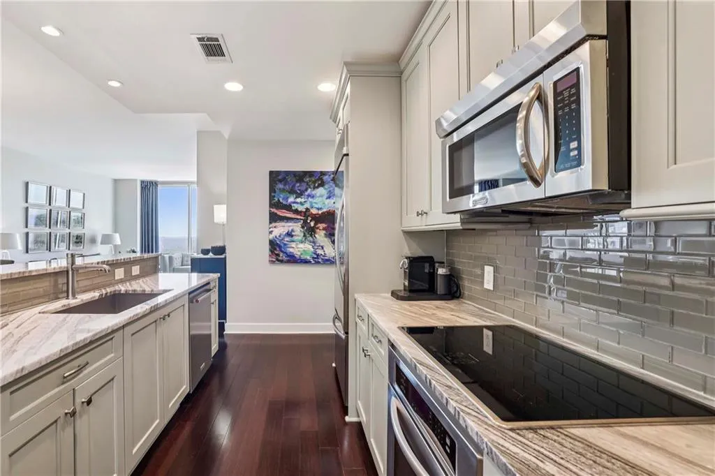 2795 Peachtree Road Ne Unit 2106, Atlanta, Georgia 30305, 3 Bedrooms Bedrooms, ,3 BathroomsBathrooms,Residential,For Sale,2795 Peachtree Road Ne Unit 2106,7667489