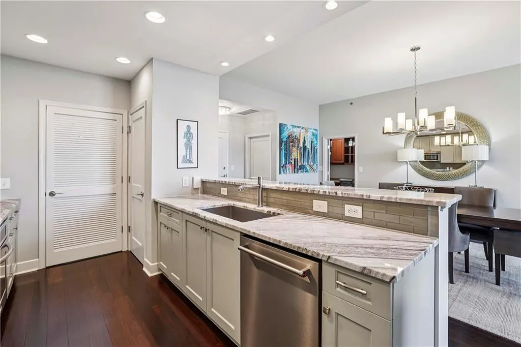 2795 Peachtree Road Ne Unit 2106, Atlanta, Georgia 30305, 3 Bedrooms Bedrooms, ,3 BathroomsBathrooms,Residential,For Sale,2795 Peachtree Road Ne Unit 2106,7667489