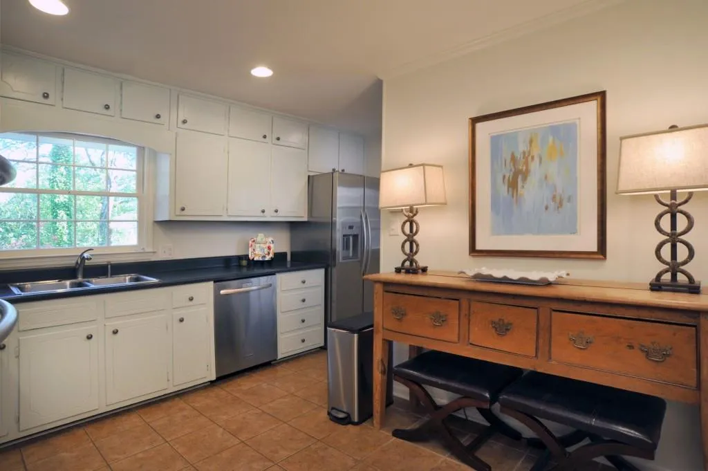 570 Pine Forest Road, Atlanta, Georgia 30342, 3 Bedrooms Bedrooms, ,2 BathroomsBathrooms,Residential,Sold,570 Pine Forest Road,6520862