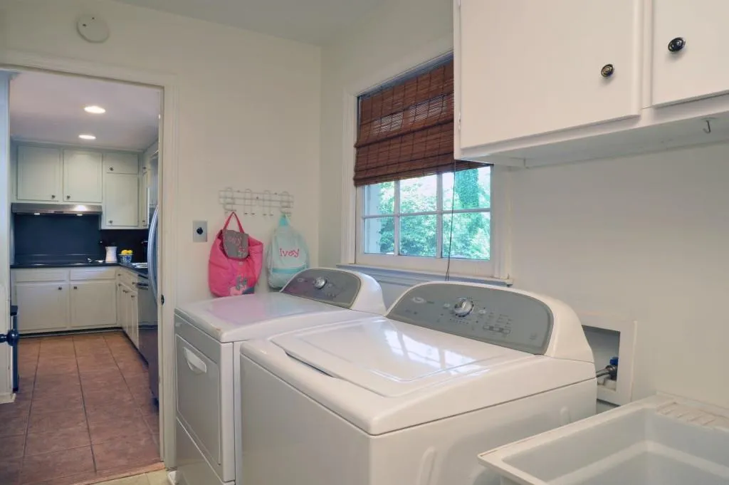 570 Pine Forest Road, Atlanta, Georgia 30342, 3 Bedrooms Bedrooms, ,2 BathroomsBathrooms,Residential,Sold,570 Pine Forest Road,6520862