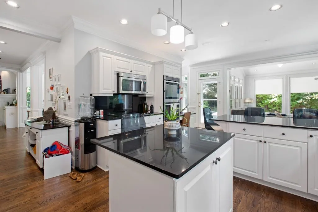 8294 Grogans Ferry Road, Sandy Springs, Georgia 30350, 5 Bedrooms Bedrooms, ,4 BathroomsBathrooms,Residential,Sold,8294 Grogans Ferry Road,6909421 8294 Grogans Ferry Road, Sandy Springs, Georgia 30350, 5 Bedrooms Bedrooms, ,4 BathroomsBathrooms,Residential,Sold,8294 Grogans Ferry Road,6909421