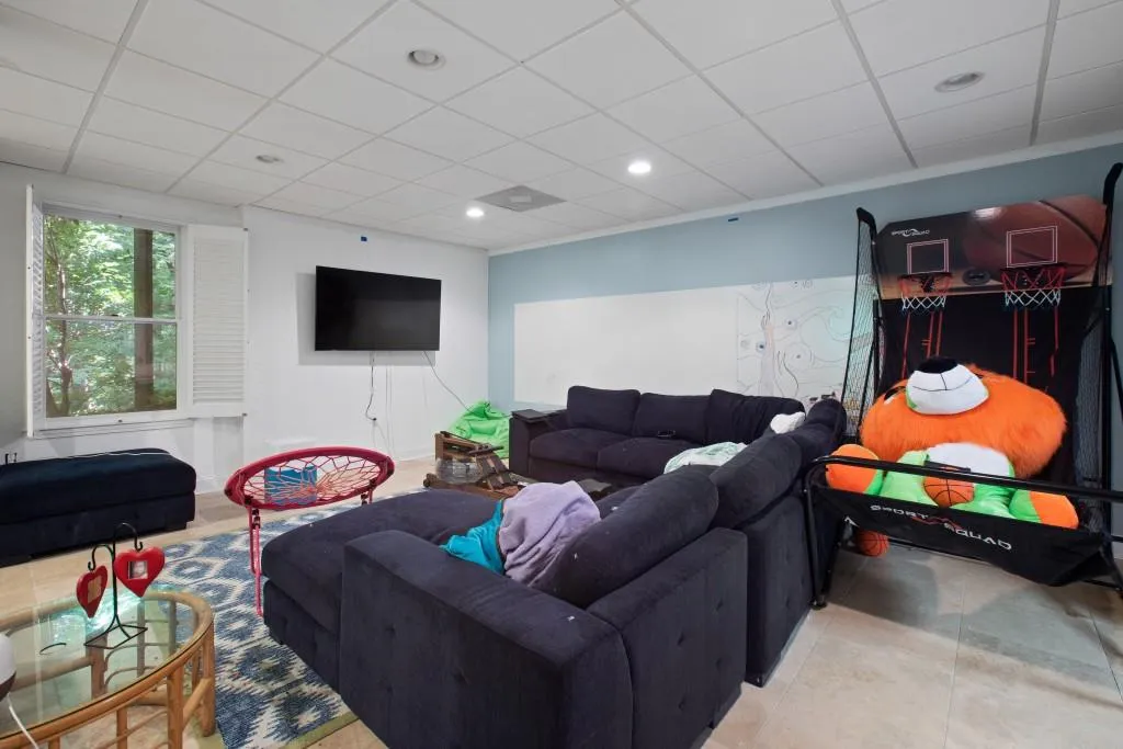 8294 Grogans Ferry Road, Sandy Springs, Georgia 30350, 5 Bedrooms Bedrooms, ,4 BathroomsBathrooms,Residential,Sold,8294 Grogans Ferry Road,6909421 8294 Grogans Ferry Road, Sandy Springs, Georgia 30350, 5 Bedrooms Bedrooms, ,4 BathroomsBathrooms,Residential,Sold,8294 Grogans Ferry Road,6909421