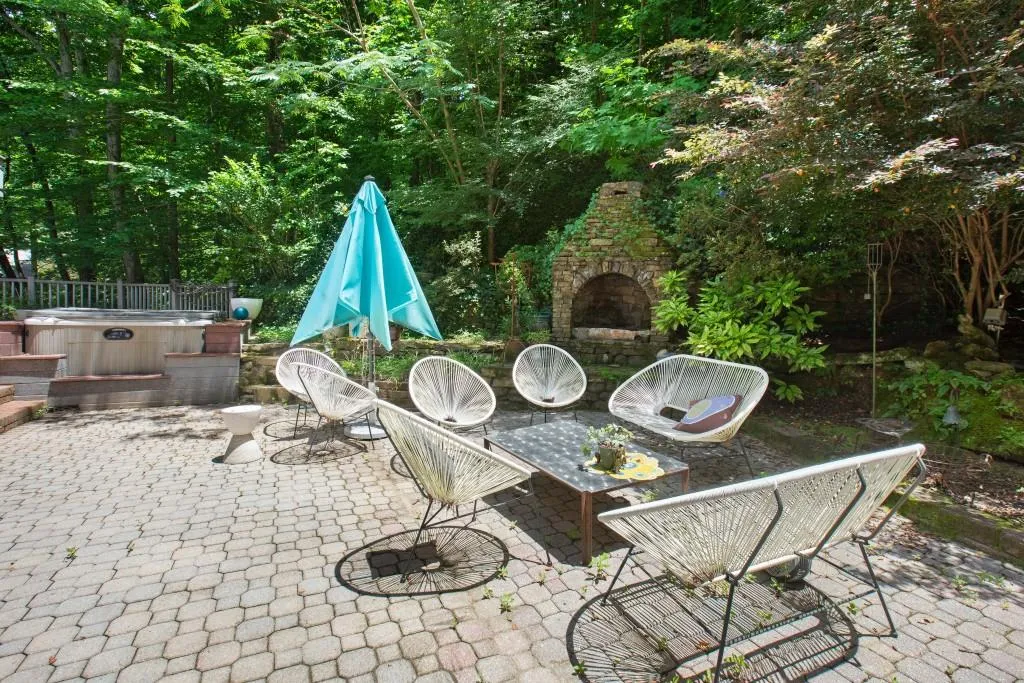 8294 Grogans Ferry Road, Sandy Springs, Georgia 30350, 5 Bedrooms Bedrooms, ,4 BathroomsBathrooms,Residential,Sold,8294 Grogans Ferry Road,6909421 8294 Grogans Ferry Road, Sandy Springs, Georgia 30350, 5 Bedrooms Bedrooms, ,4 BathroomsBathrooms,Residential,Sold,8294 Grogans Ferry Road,6909421