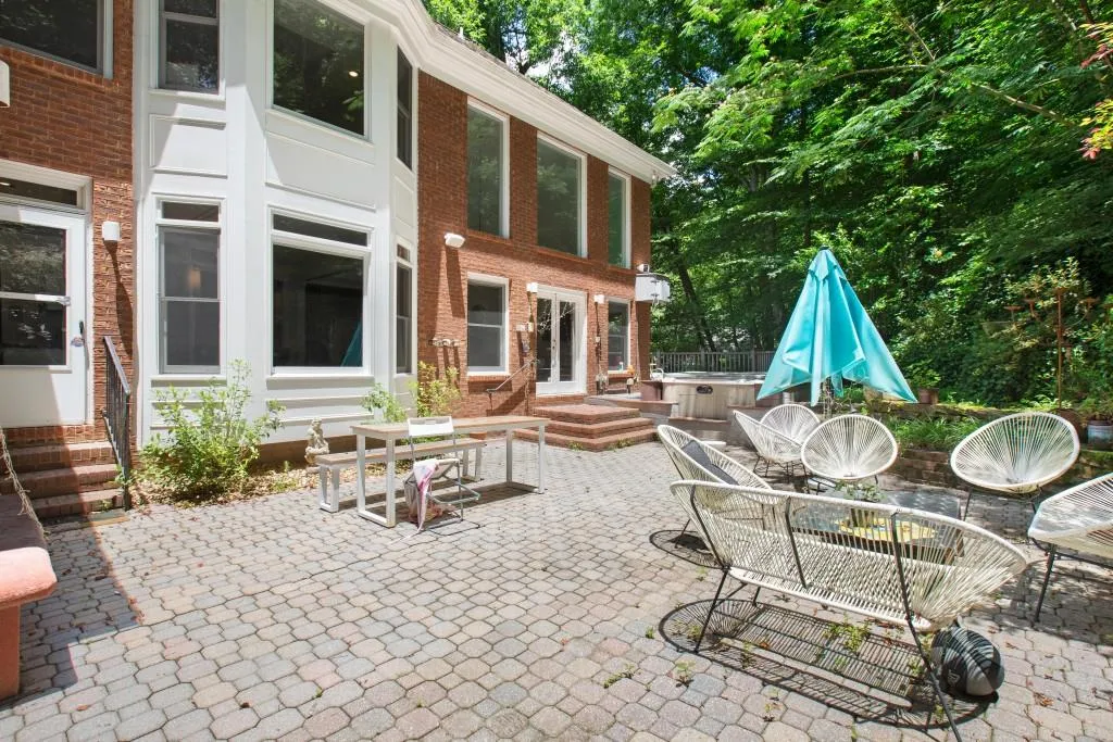 8294 Grogans Ferry Road, Sandy Springs, Georgia 30350, 5 Bedrooms Bedrooms, ,4 BathroomsBathrooms,Residential,Sold,8294 Grogans Ferry Road,6909421 8294 Grogans Ferry Road, Sandy Springs, Georgia 30350, 5 Bedrooms Bedrooms, ,4 BathroomsBathrooms,Residential,Sold,8294 Grogans Ferry Road,6909421