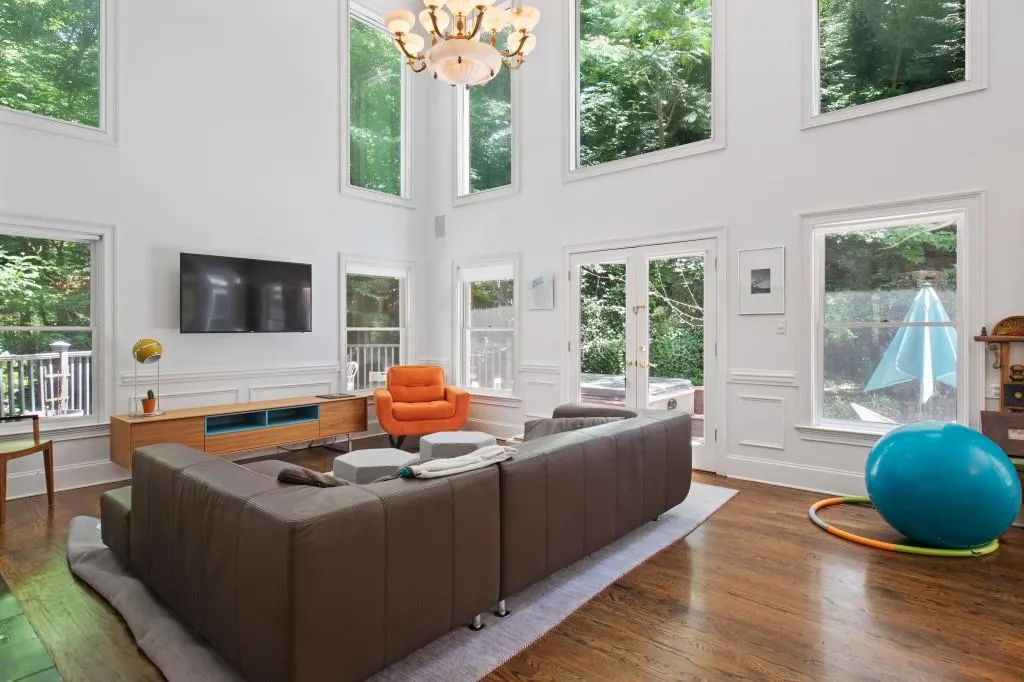 8294 Grogans Ferry Road, Sandy Springs, Georgia 30350, 5 Bedrooms Bedrooms, ,4 BathroomsBathrooms,Residential,Sold,8294 Grogans Ferry Road,6909421 8294 Grogans Ferry Road, Sandy Springs, Georgia 30350, 5 Bedrooms Bedrooms, ,4 BathroomsBathrooms,Residential,Sold,8294 Grogans Ferry Road,6909421