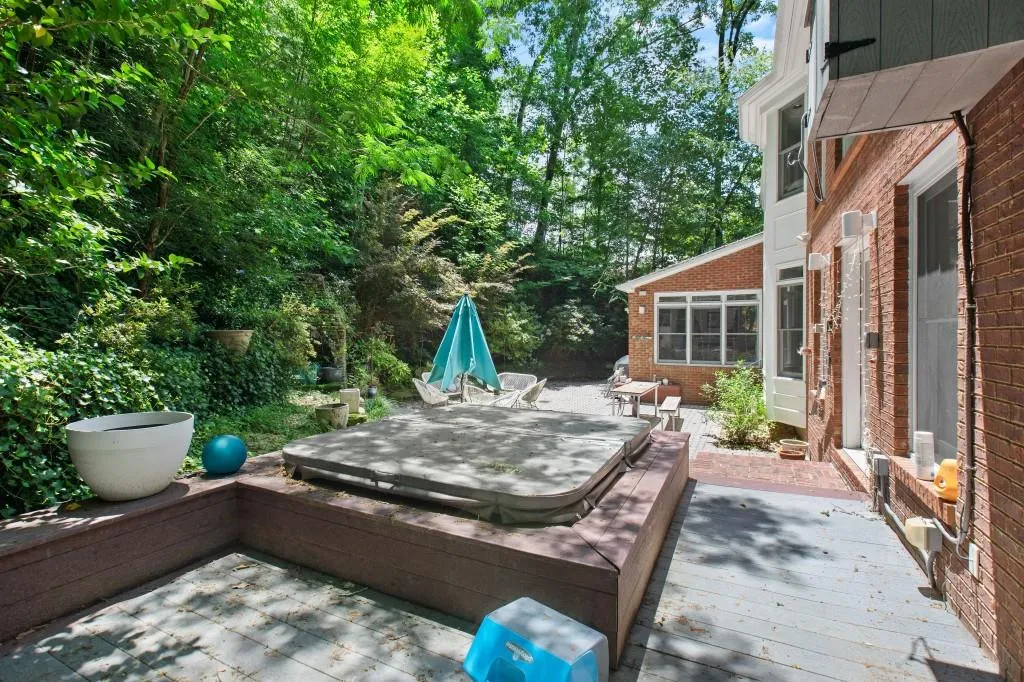 8294 Grogans Ferry Road, Sandy Springs, Georgia 30350, 5 Bedrooms Bedrooms, ,4 BathroomsBathrooms,Residential,Sold,8294 Grogans Ferry Road,6909421 8294 Grogans Ferry Road, Sandy Springs, Georgia 30350, 5 Bedrooms Bedrooms, ,4 BathroomsBathrooms,Residential,Sold,8294 Grogans Ferry Road,6909421