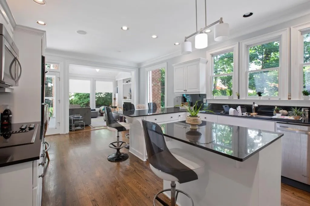 8294 Grogans Ferry Road, Sandy Springs, Georgia 30350, 5 Bedrooms Bedrooms, ,4 BathroomsBathrooms,Residential,Sold,8294 Grogans Ferry Road,6909421 8294 Grogans Ferry Road, Sandy Springs, Georgia 30350, 5 Bedrooms Bedrooms, ,4 BathroomsBathrooms,Residential,Sold,8294 Grogans Ferry Road,6909421