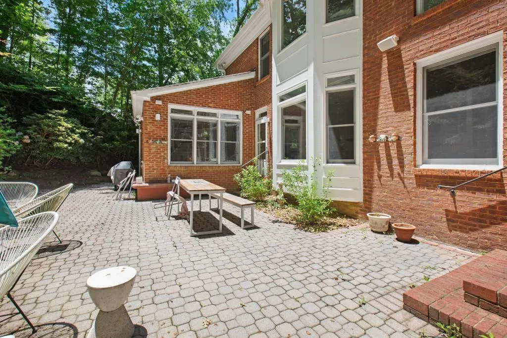 8294 Grogans Ferry Road, Sandy Springs, Georgia 30350, 5 Bedrooms Bedrooms, ,4 BathroomsBathrooms,Residential,Sold,8294 Grogans Ferry Road,6909421 8294 Grogans Ferry Road, Sandy Springs, Georgia 30350, 5 Bedrooms Bedrooms, ,4 BathroomsBathrooms,Residential,Sold,8294 Grogans Ferry Road,6909421