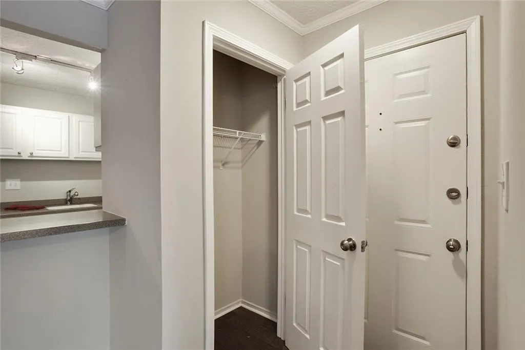 6814a Glenridge Drive Unit 6814a, Atlanta, Georgia 30328, 2 Bedrooms Bedrooms, ,2 BathroomsBathrooms,Residential,Sold,6814a Glenridge Drive Unit 6814a,5658323