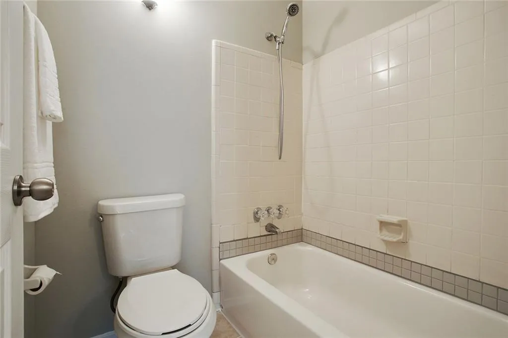 6814a Glenridge Drive Unit 6814a, Atlanta, Georgia 30328, 2 Bedrooms Bedrooms, ,2 BathroomsBathrooms,Residential,Sold,6814a Glenridge Drive Unit 6814a,5658323