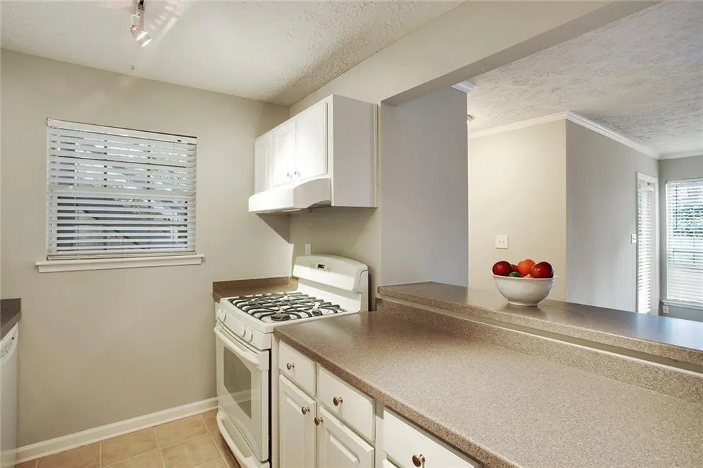 6814a Glenridge Drive Unit 6814a, Atlanta, Georgia 30328, 2 Bedrooms Bedrooms, ,2 BathroomsBathrooms,Residential,Sold,6814a Glenridge Drive Unit 6814a,5658323