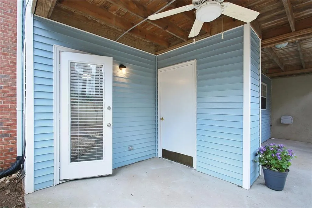 6814a Glenridge Drive Unit 6814a, Atlanta, Georgia 30328, 2 Bedrooms Bedrooms, ,2 BathroomsBathrooms,Residential,Sold,6814a Glenridge Drive Unit 6814a,5658323