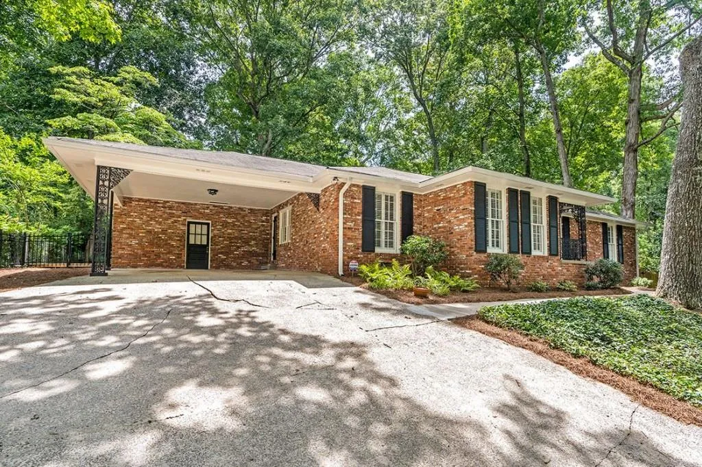 6885 Castleton Drive Nw, Sandy Springs, Georgia 30328, 4 Bedrooms Bedrooms, ,2 BathroomsBathrooms,Residential,Sold,6885 Castleton Drive Nw,7091841