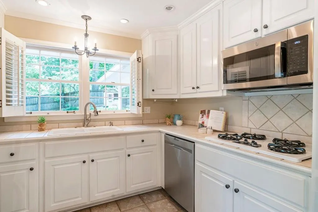 6885 Castleton Drive Nw, Sandy Springs, Georgia 30328, 4 Bedrooms Bedrooms, ,2 BathroomsBathrooms,Residential,Sold,6885 Castleton Drive Nw,7091841