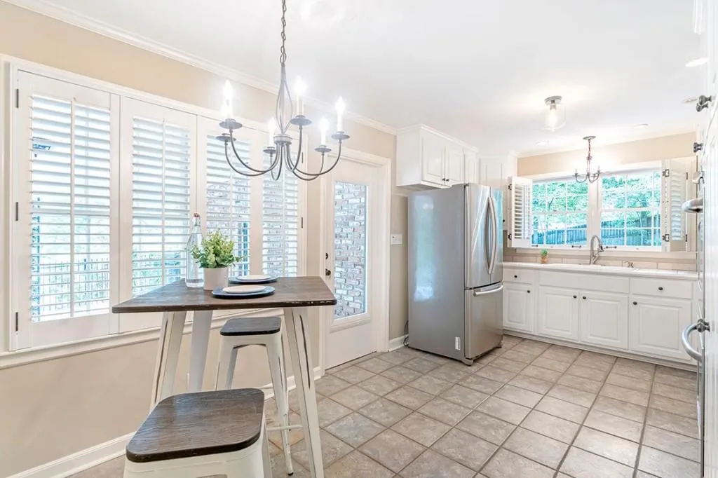 6885 Castleton Drive Nw, Sandy Springs, Georgia 30328, 4 Bedrooms Bedrooms, ,2 BathroomsBathrooms,Residential,Sold,6885 Castleton Drive Nw,7091841