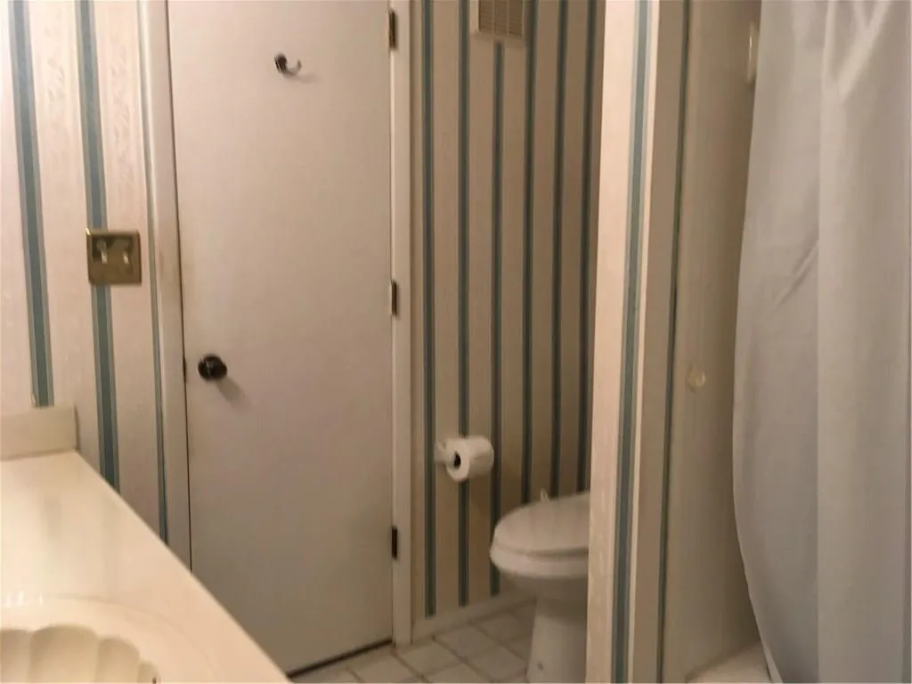 403 Woodcliff Drive, Sandy Springs, Georgia 30350, 2 Bedrooms Bedrooms, ,1 BathroomBathrooms,Residential,Sold,403 Woodcliff Drive,5883009