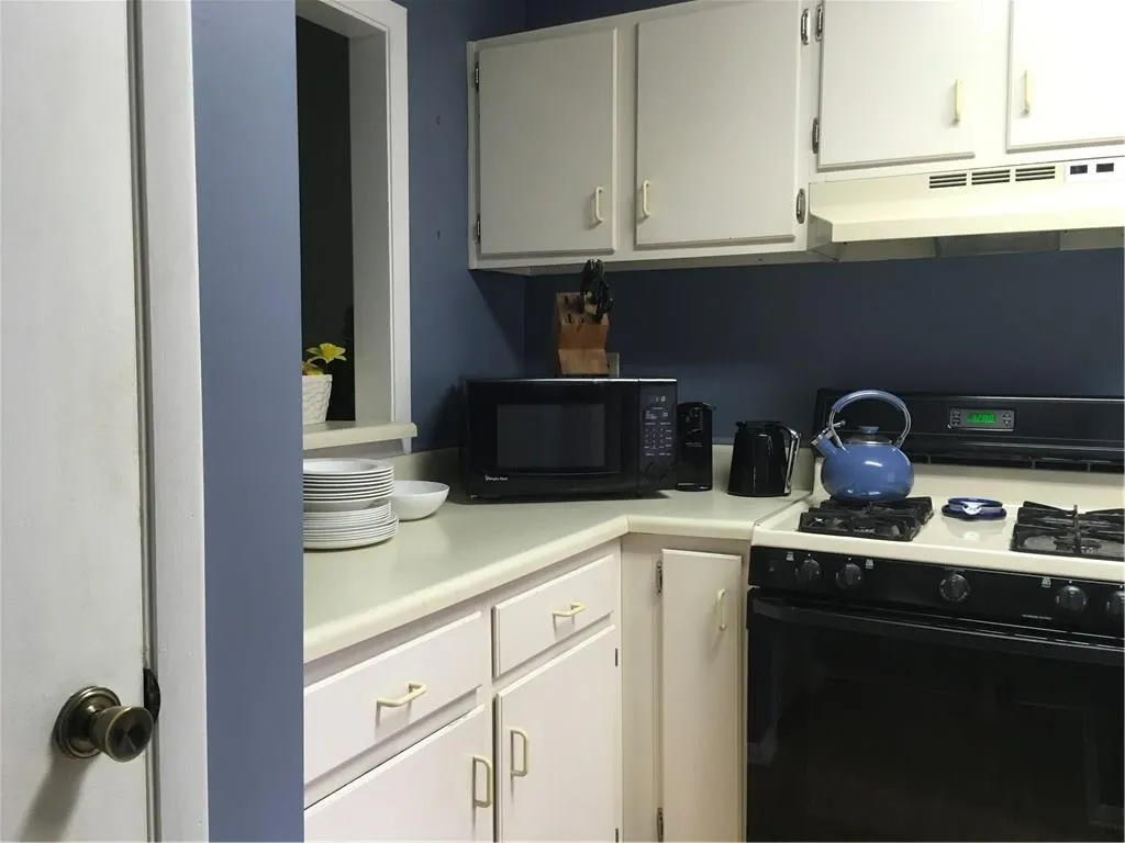 403 Woodcliff Drive, Sandy Springs, Georgia 30350, 2 Bedrooms Bedrooms, ,1 BathroomBathrooms,Residential,Sold,403 Woodcliff Drive,5883009