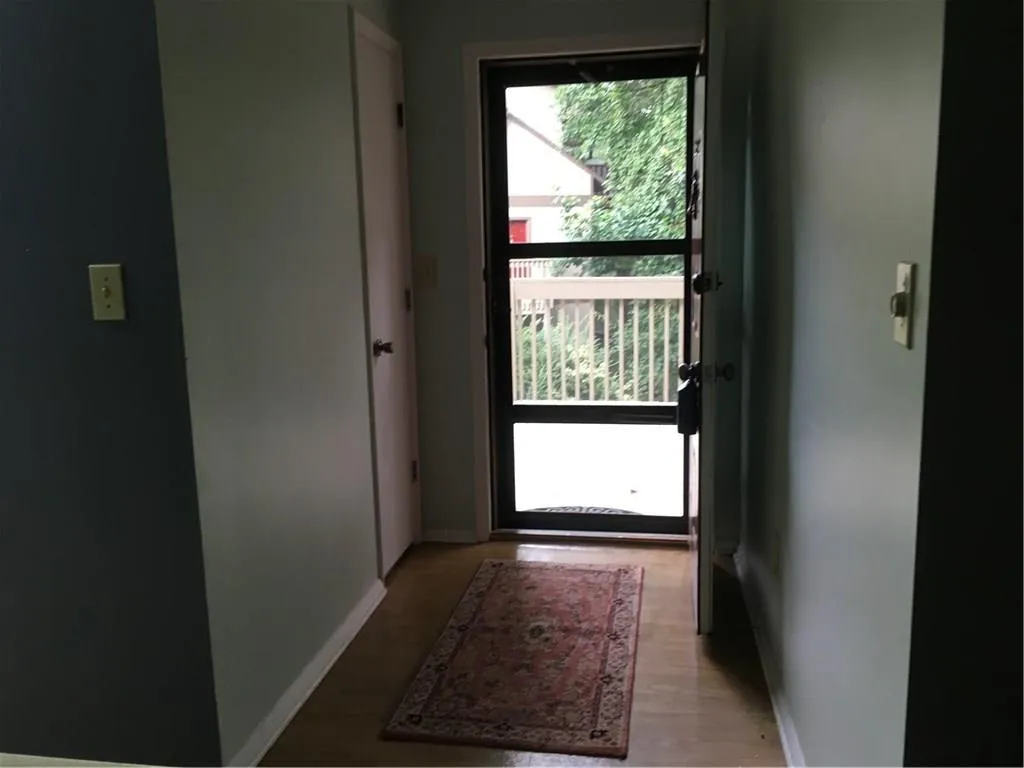 403 Woodcliff Drive, Sandy Springs, Georgia 30350, 2 Bedrooms Bedrooms, ,1 BathroomBathrooms,Residential,Sold,403 Woodcliff Drive,5883009