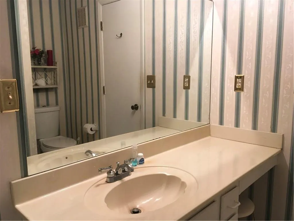 403 Woodcliff Drive, Sandy Springs, Georgia 30350, 2 Bedrooms Bedrooms, ,1 BathroomBathrooms,Residential,Sold,403 Woodcliff Drive,5883009