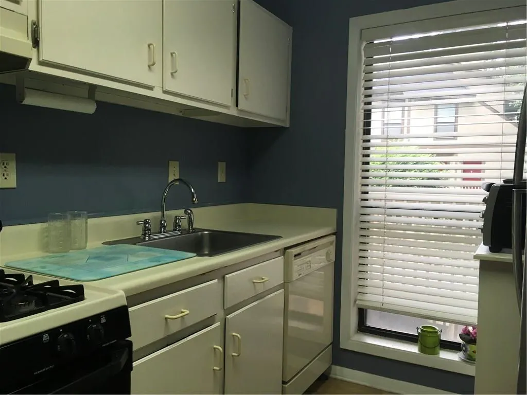 403 Woodcliff Drive, Sandy Springs, Georgia 30350, 2 Bedrooms Bedrooms, ,1 BathroomBathrooms,Residential,Sold,403 Woodcliff Drive,5883009