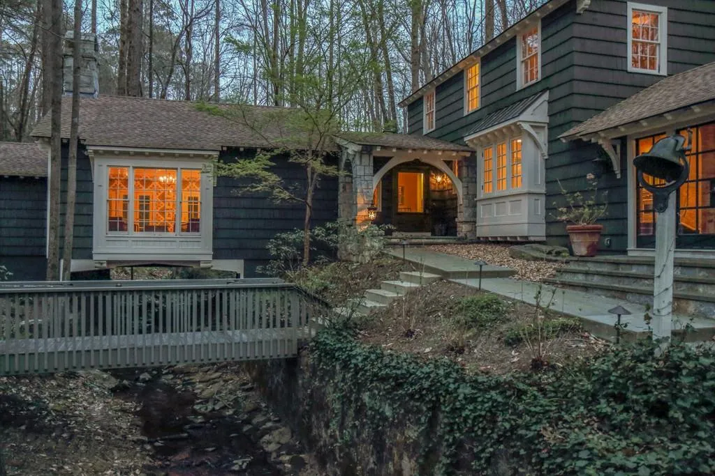 4790 Jett Road, Sandy Springs, Georgia 30327, 6 Bedrooms Bedrooms, ,4 BathroomsBathrooms,Residential,Sold,4790 Jett Road,6667761