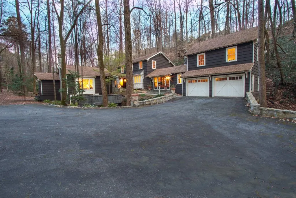4790 Jett Road, Sandy Springs, Georgia 30327, 6 Bedrooms Bedrooms, ,4 BathroomsBathrooms,Residential,Sold,4790 Jett Road,6667761
