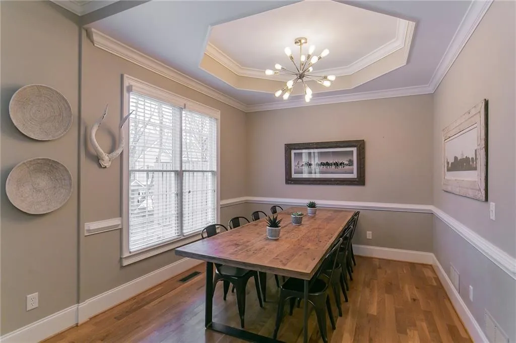 5492 Glenridge Drive Unit 588, Atlanta, Georgia 30342, 3 Bedrooms Bedrooms, ,3 BathroomsBathrooms,Residential,Sold,5492 Glenridge Drive Unit 588,6709169