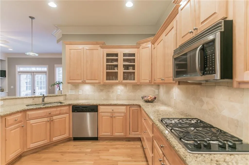5492 Glenridge Drive Unit 588, Atlanta, Georgia 30342, 3 Bedrooms Bedrooms, ,3 BathroomsBathrooms,Residential,Sold,5492 Glenridge Drive Unit 588,6709169
