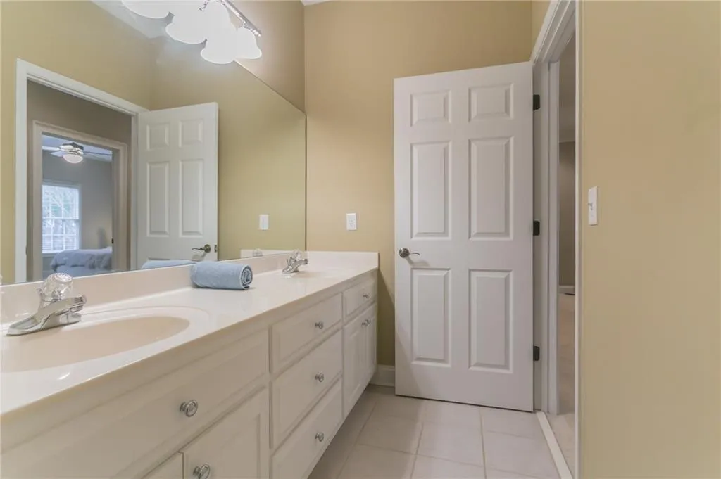 5492 Glenridge Drive Unit 588, Atlanta, Georgia 30342, 3 Bedrooms Bedrooms, ,3 BathroomsBathrooms,Residential,Sold,5492 Glenridge Drive Unit 588,6709169
