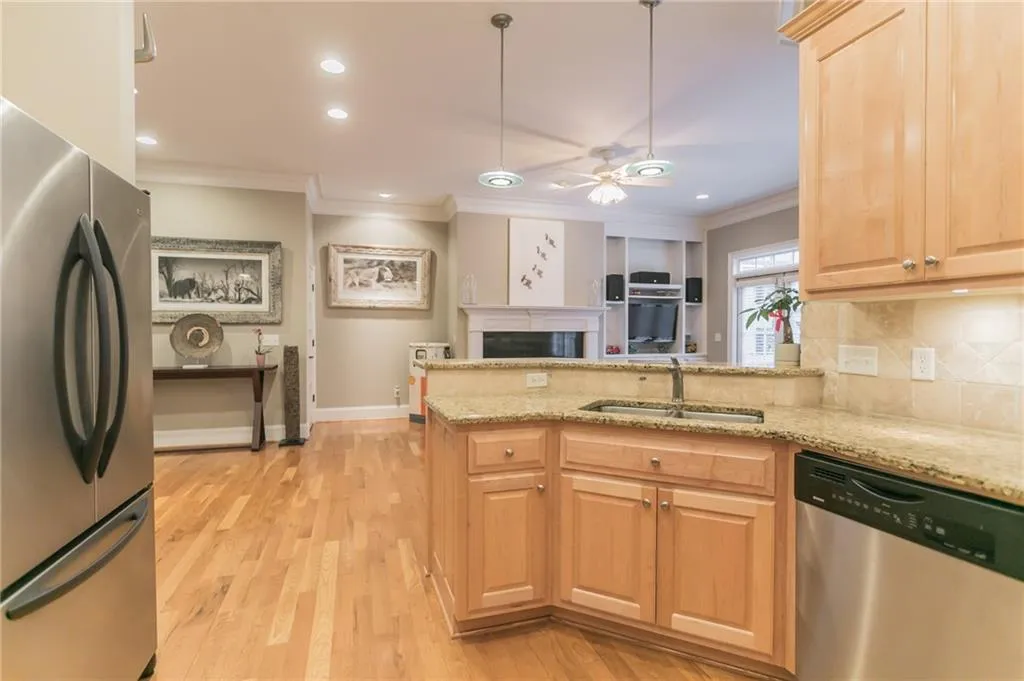 5492 Glenridge Drive Unit 588, Atlanta, Georgia 30342, 3 Bedrooms Bedrooms, ,3 BathroomsBathrooms,Residential,Sold,5492 Glenridge Drive Unit 588,6709169