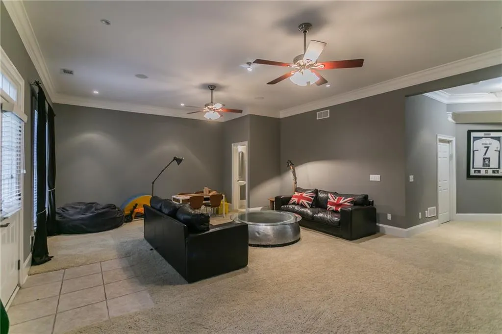 5492 Glenridge Drive Unit 588, Atlanta, Georgia 30342, 3 Bedrooms Bedrooms, ,3 BathroomsBathrooms,Residential,Sold,5492 Glenridge Drive Unit 588,6709169