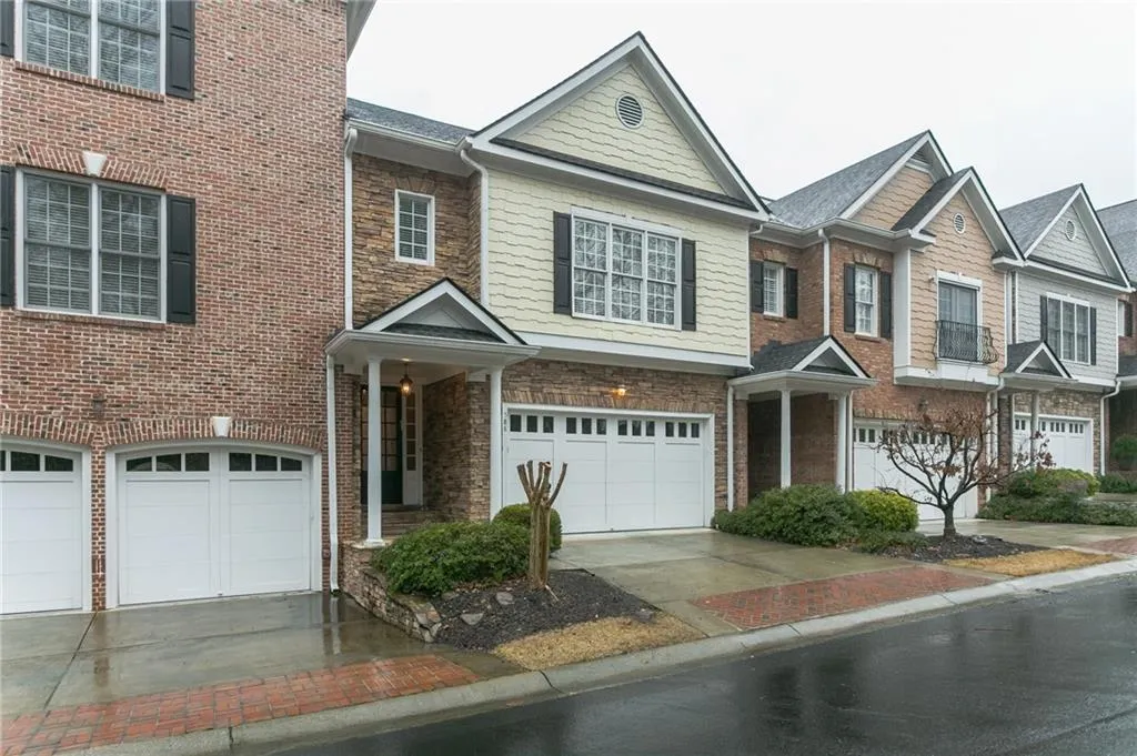5492 Glenridge Drive Unit 588, Atlanta, Georgia 30342, 3 Bedrooms Bedrooms, ,3 BathroomsBathrooms,Residential,Sold,5492 Glenridge Drive Unit 588,6709169