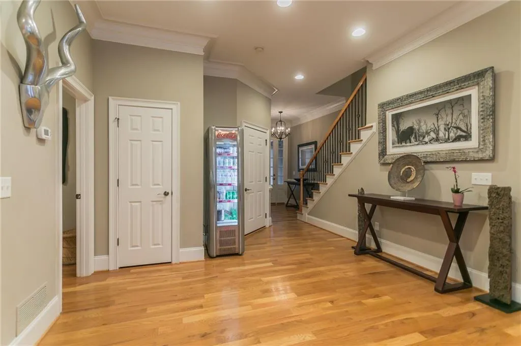 5492 Glenridge Drive Unit 588, Atlanta, Georgia 30342, 3 Bedrooms Bedrooms, ,3 BathroomsBathrooms,Residential,Sold,5492 Glenridge Drive Unit 588,6709169