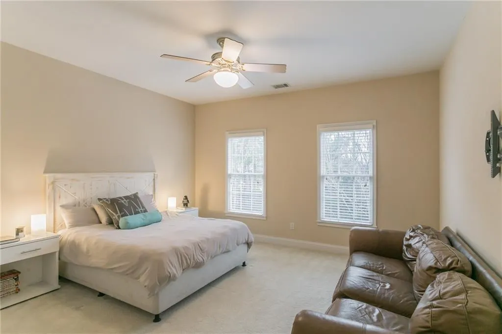 5492 Glenridge Drive Unit 588, Atlanta, Georgia 30342, 3 Bedrooms Bedrooms, ,3 BathroomsBathrooms,Residential,Sold,5492 Glenridge Drive Unit 588,6709169