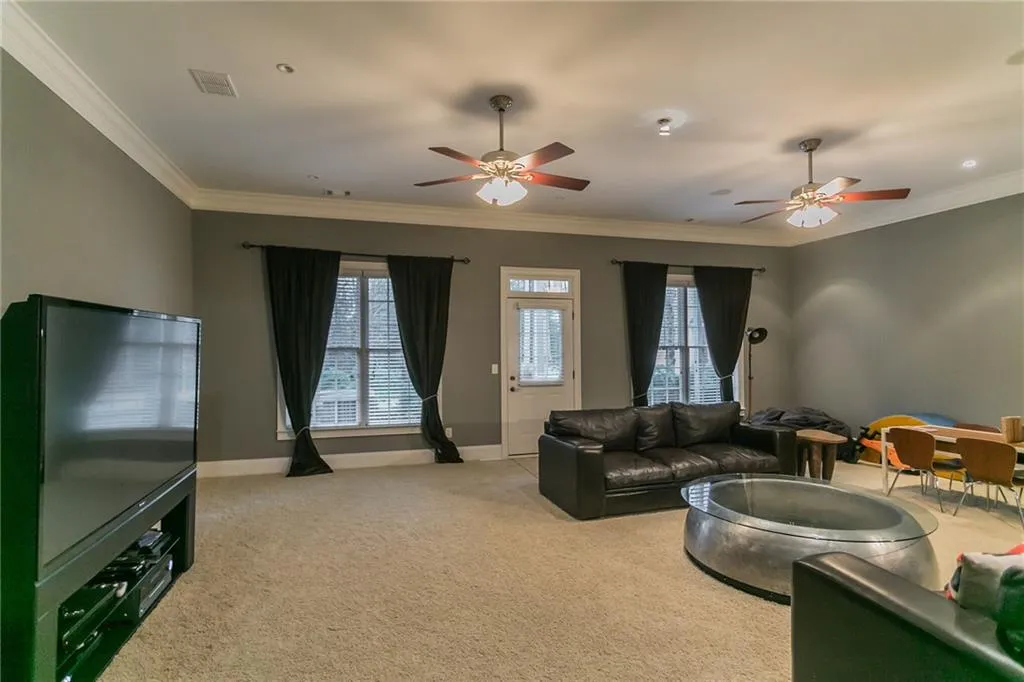 5492 Glenridge Drive Unit 588, Atlanta, Georgia 30342, 3 Bedrooms Bedrooms, ,3 BathroomsBathrooms,Residential,Sold,5492 Glenridge Drive Unit 588,6709169