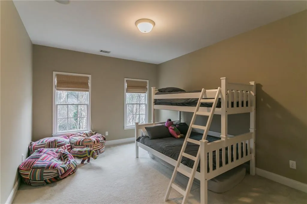 5492 Glenridge Drive Unit 588, Atlanta, Georgia 30342, 3 Bedrooms Bedrooms, ,3 BathroomsBathrooms,Residential,Sold,5492 Glenridge Drive Unit 588,6709169