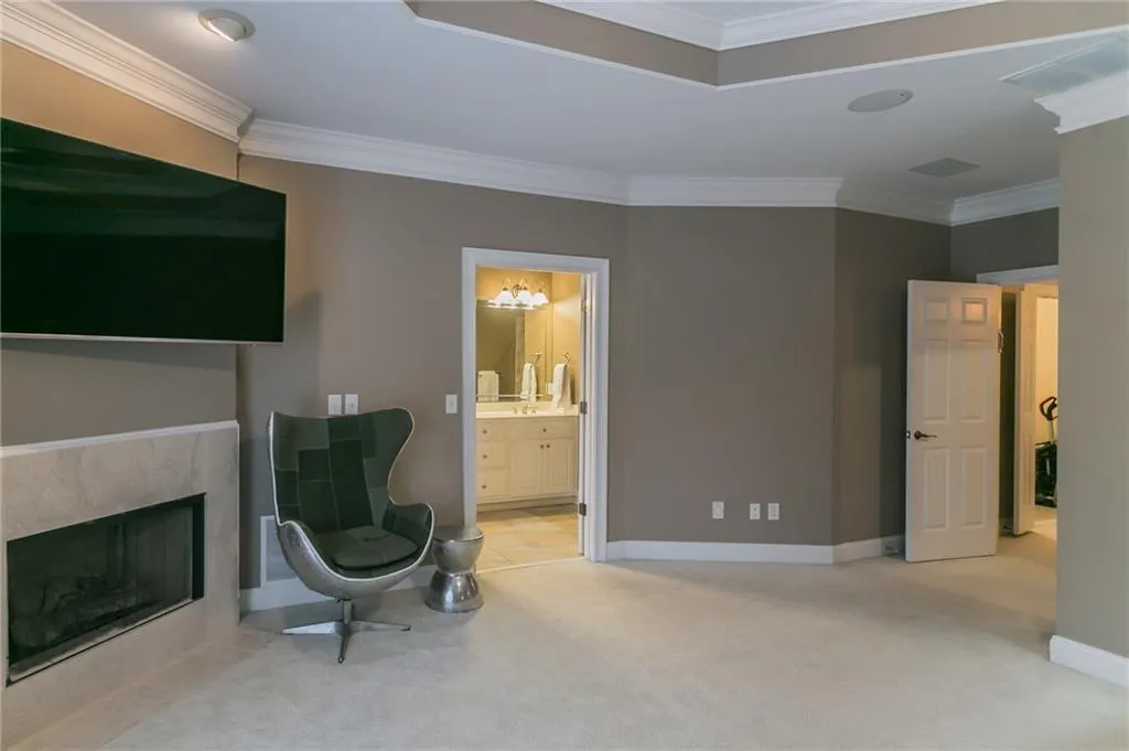 5492 Glenridge Drive Unit 588, Atlanta, Georgia 30342, 3 Bedrooms Bedrooms, ,3 BathroomsBathrooms,Residential,Sold,5492 Glenridge Drive Unit 588,6709169