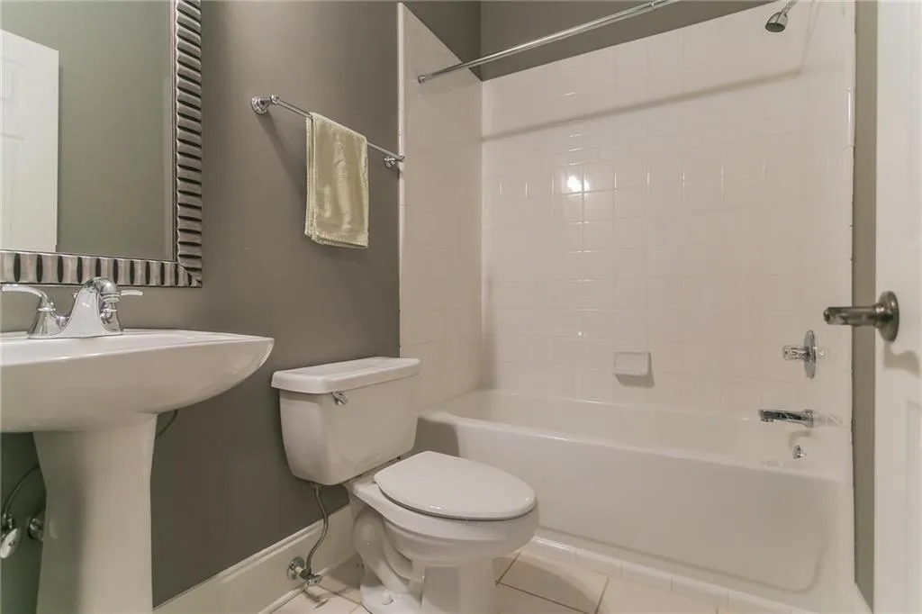 5492 Glenridge Drive Unit 588, Atlanta, Georgia 30342, 3 Bedrooms Bedrooms, ,3 BathroomsBathrooms,Residential,Sold,5492 Glenridge Drive Unit 588,6709169
