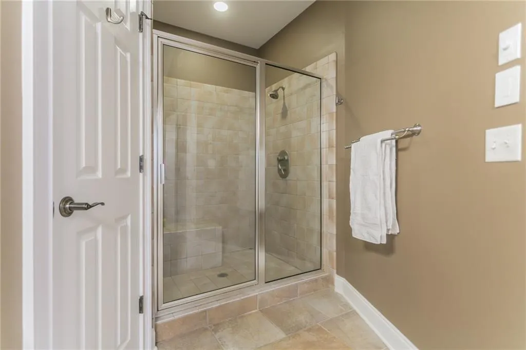 5492 Glenridge Drive Unit 588, Atlanta, Georgia 30342, 3 Bedrooms Bedrooms, ,3 BathroomsBathrooms,Residential,Sold,5492 Glenridge Drive Unit 588,6709169